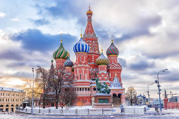 Vista de inverno do St. Catedral de Basílio em Moscou — Fotografia de Stock