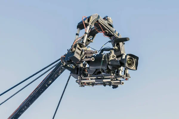 Cámara de vídeo en el fondo del cielo — Foto de Stock