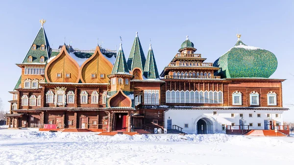 Palazzo di legno dello zar Alexei Mikhailovich in parco di Kolomenskoye , — Foto Stock