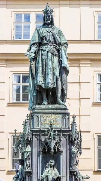 Estátua de Bronze do rei checo Charles Iv Em Praga, República Checa — Fotografia de Stock