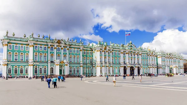 Hermitage na Palácové náměstí v Petrohradu — Stock fotografie