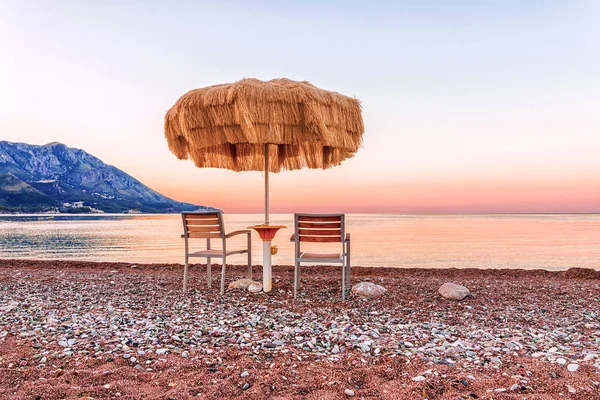 Sea beach at sunrise — Stock Photo, Image