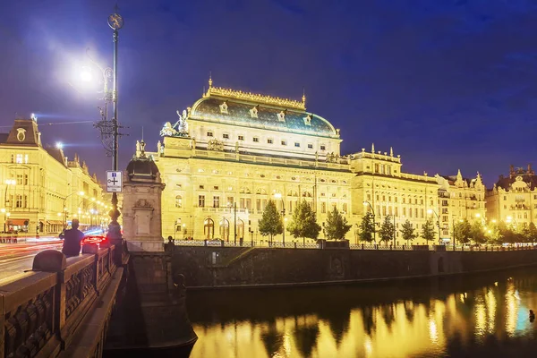 Night view of the National Theater in Prague, Czech Republic — Stock Photo, Image