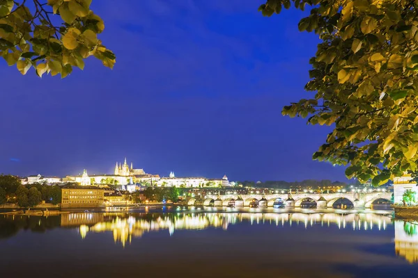 Ночная панорама Праги, Чехия — стоковое фото