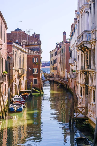 Canales en Venecia, Italia — Foto de Stock