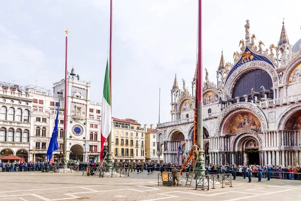 VENEZIA, ITALIA-25 APRILE 2017: sfilata militare in Piazza San — Foto Stock