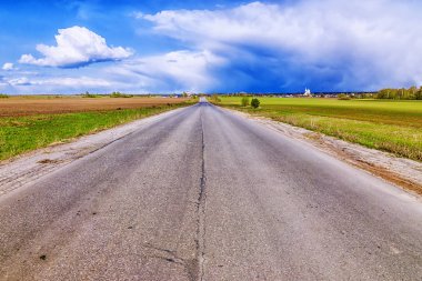 Kırsal yol perspektif içine gidiyor