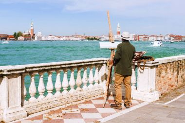 Venedik, İtalya'nın sahildeki sanatçı