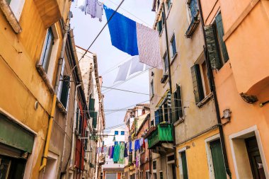 Keten Venedik sokaklarında