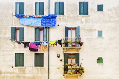 Eski bina cephesinde keten