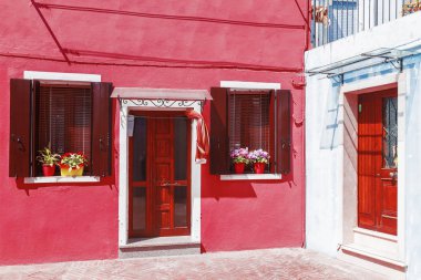 Renkli cephe Burano Adası
