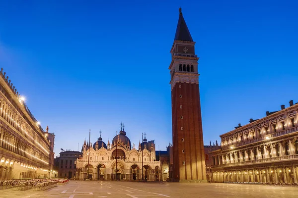 Torget San Marco i Venedig. Nattvisning — Stockfoto