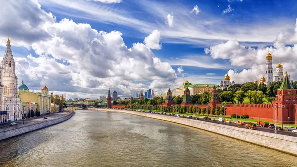 Kremlin Embankment en Moscú —  Fotos de Stock