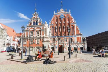 Riga, Letonya-Haziran 10, 2017: Town Hall Square centr biridir