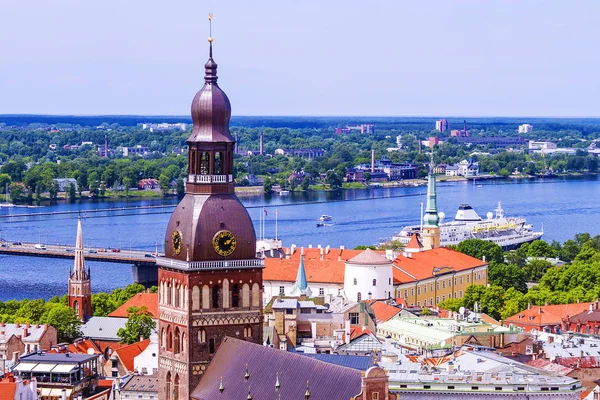 Panorama de Riga, vue sur la cathédrale du Dôme — Photo