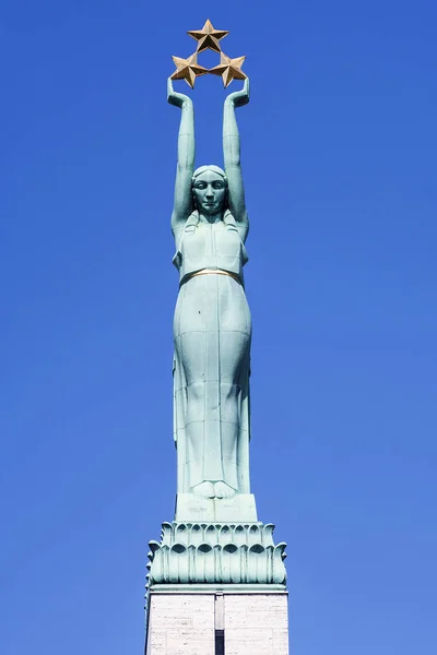 RIGA, LATVIA-11 JUNE, 2017:Statue of Independence in Riga, Latvi — Stock Photo, Image