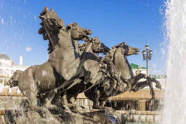 MOSCOW, RUSSIA-AUGUST 9, 2016: Fountain Four Seasons at the Mane — Stock Photo, Image