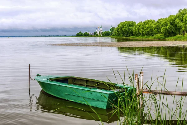 Bewolkte ochtend om Nero Lake in Rostov, Rusland — Stockfoto