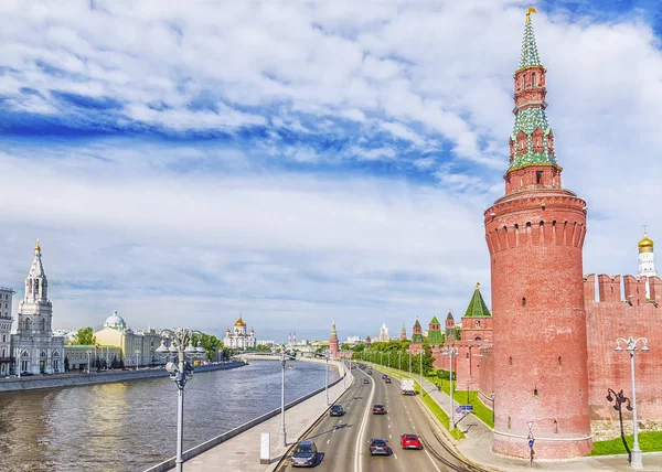 モスクワ、ロシア、モスクワ川の堤防 — ストック写真