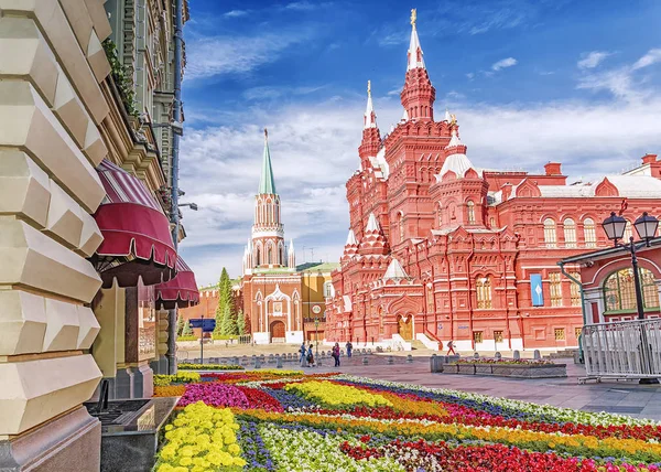 Macizos de flores de Plaza Roja en Moscú — Foto de Stock