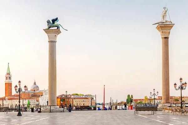 在 Venice.info 在意大利著名的圣马可广场晨观： 贡迪 — 图库照片