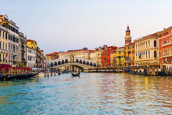 İtalya, Venedik 'te Rialto Köprüsü — Stok fotoğraf