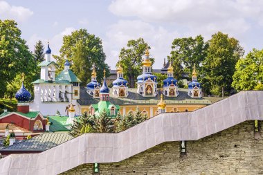 Kutsal Dormition Pskovo-Pechersky Manastırı