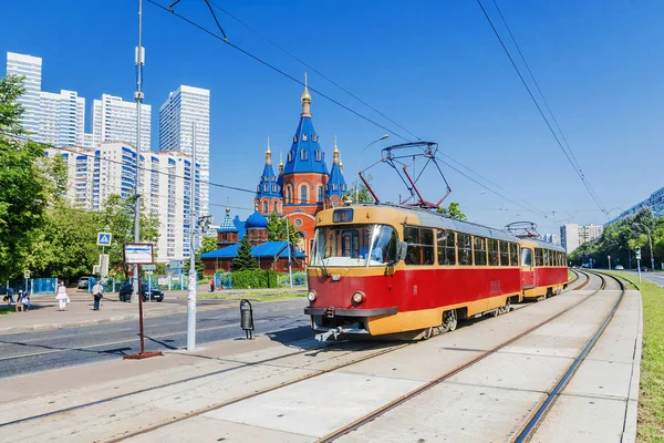 Tram rosso retrò a Mosca — Foto Stock