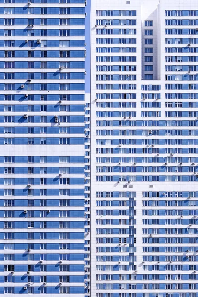 Facade of high-rise apartment building — Stock Photo, Image