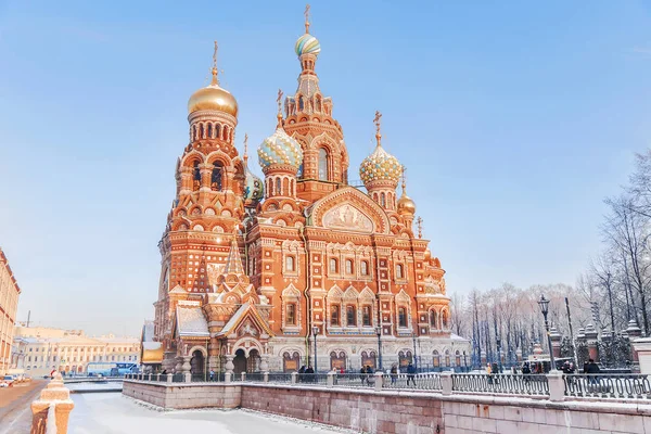 Vista de invierno de la Iglesia del Salvador sobre la Sangre en San Petersbu —  Fotos de Stock