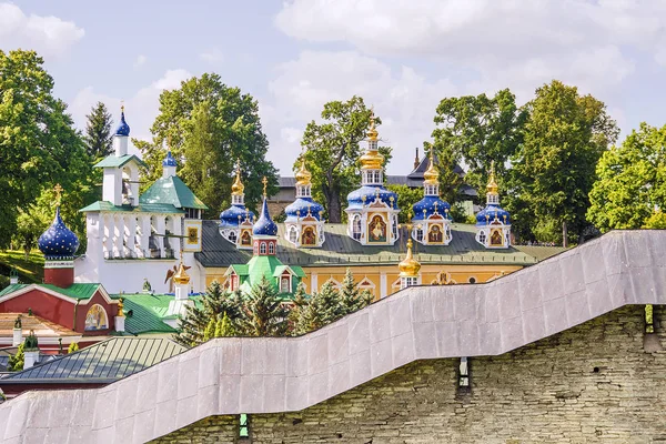 La Santa Dormición Monasterio Pskovo-Pechersky — Foto de Stock