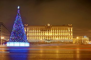 Noel Moskova'da. Noel ağacı Lubyanka Meydanı Moskova