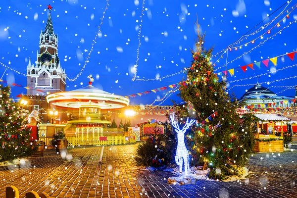 Vánoce v Moskvě. Slavnostní dekorace z Rudého náměstí v Moskvě — Stock fotografie