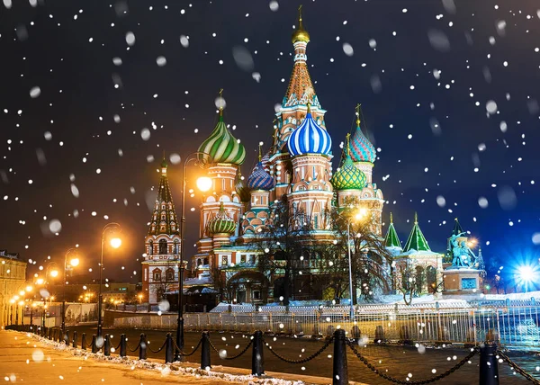 St. Basil's Cathedral on Red Square in Moscow — Stock Photo, Image