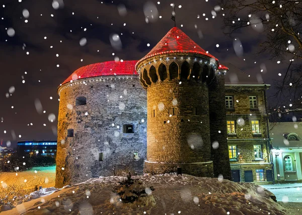 Şişman Margaret Tallinn Noel için dekore edilmiştir.