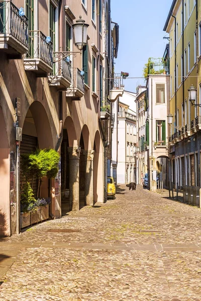 パドヴァ、イタリアの都市の古い路地 — ストック写真