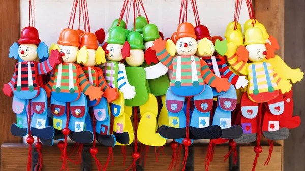 Деревянные клоунские куклы из Италии — стоковое фото