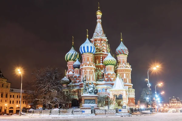 St. Basil's Cathedral in Moscow in winter — Stock Photo, Image