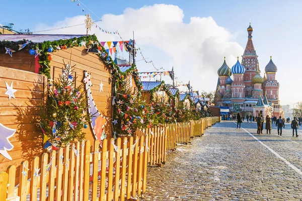Weihnachten in Moskau. Roter Platz für das neue Jahr dekoriert — Stockfoto