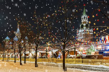 Noel Moskova'da. Festively Kızıl Meydan yeni dekore edilmiş 