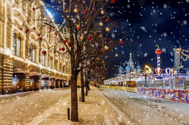 Noel Moskova'da. Kızıl Meydan yeni yıl için dekore edilmiştir.