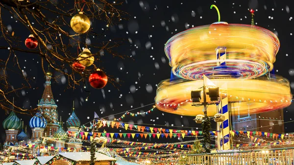 Різдво в Москві. Новорічні прикраси на Червоній площі в — стокове фото