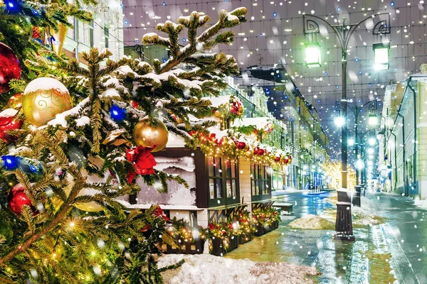 Noel Moskova'da. Moskova'da süslenmiş Noel sokak