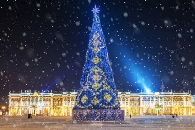 Noel, St. Petersburg. Festively dekore edilmiş Saray kare ben