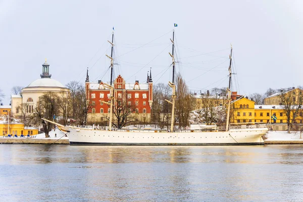 Segelbåt i vinter Stockholm — Stockfoto
