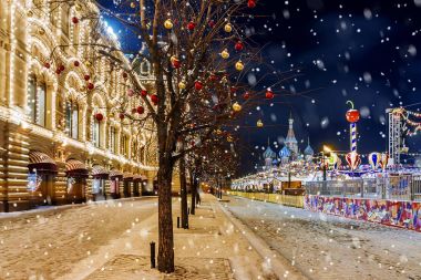 Noel Moskova'da. Kızıl Meydan yeni yıl için dekore edilmiştir.