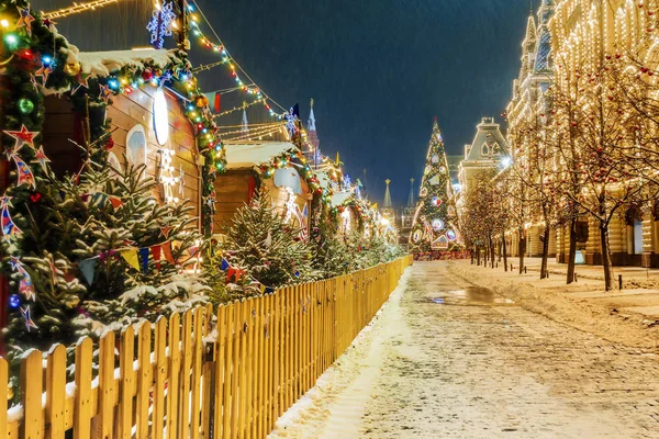 Natal em Moscovo. Festivamente decorado Praça Vermelha — Fotografia de Stock