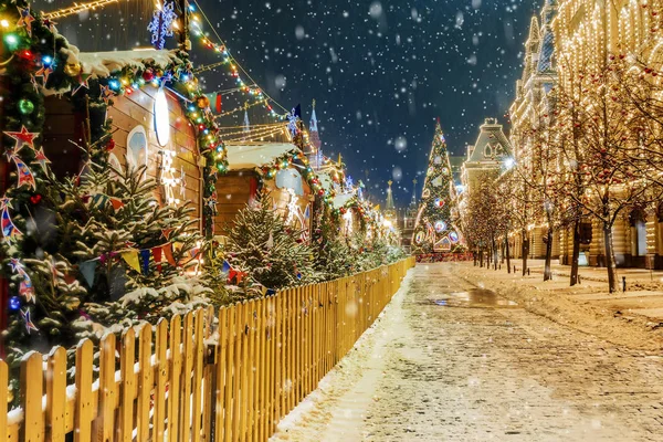 Χριστούγεννα στη Μόσχα. Εορταστικά διακοσμημένα Κόκκινη Πλατεία — Φωτογραφία Αρχείου