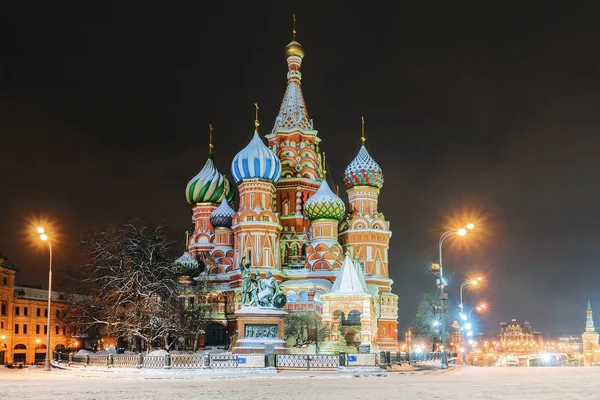 St. Basil's Cathedral in Moscow in winter, Russia. The inscripti — Stock Photo, Image