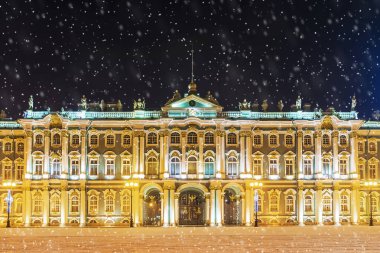 Kışlık Sarayın Palace Square, St. Petersburg üzerine inşa